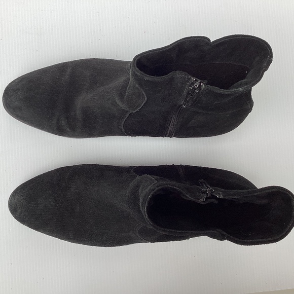 La CANADIENNE Black Suede Waterproof Ankle Boots Size 10 - Picture 2 of 9